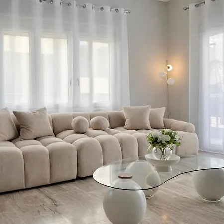 The Pearl Luxury Néa Péramos