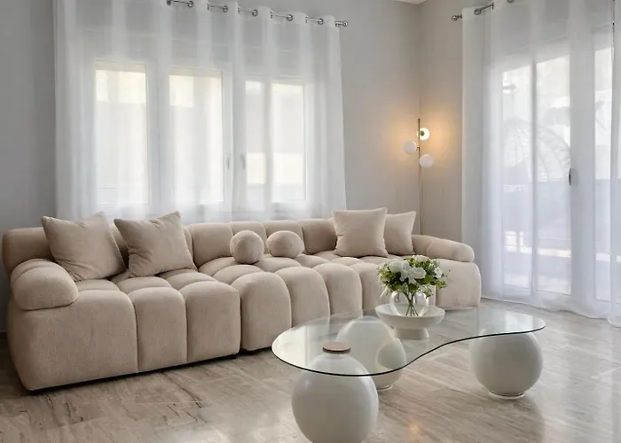 The Pearl Luxury Néa Péramos
