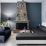 The Pearl Luxury Apartment